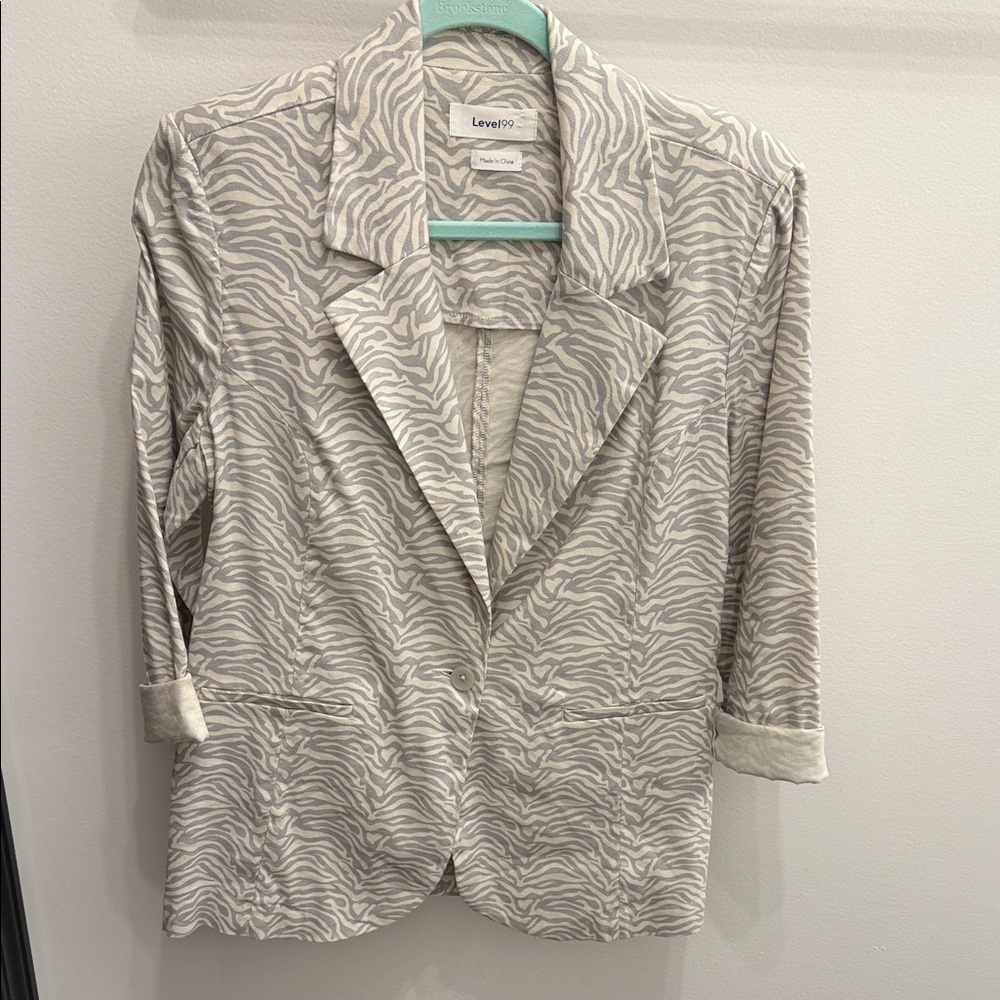 Level 99 Gray Zebra Print Blazer